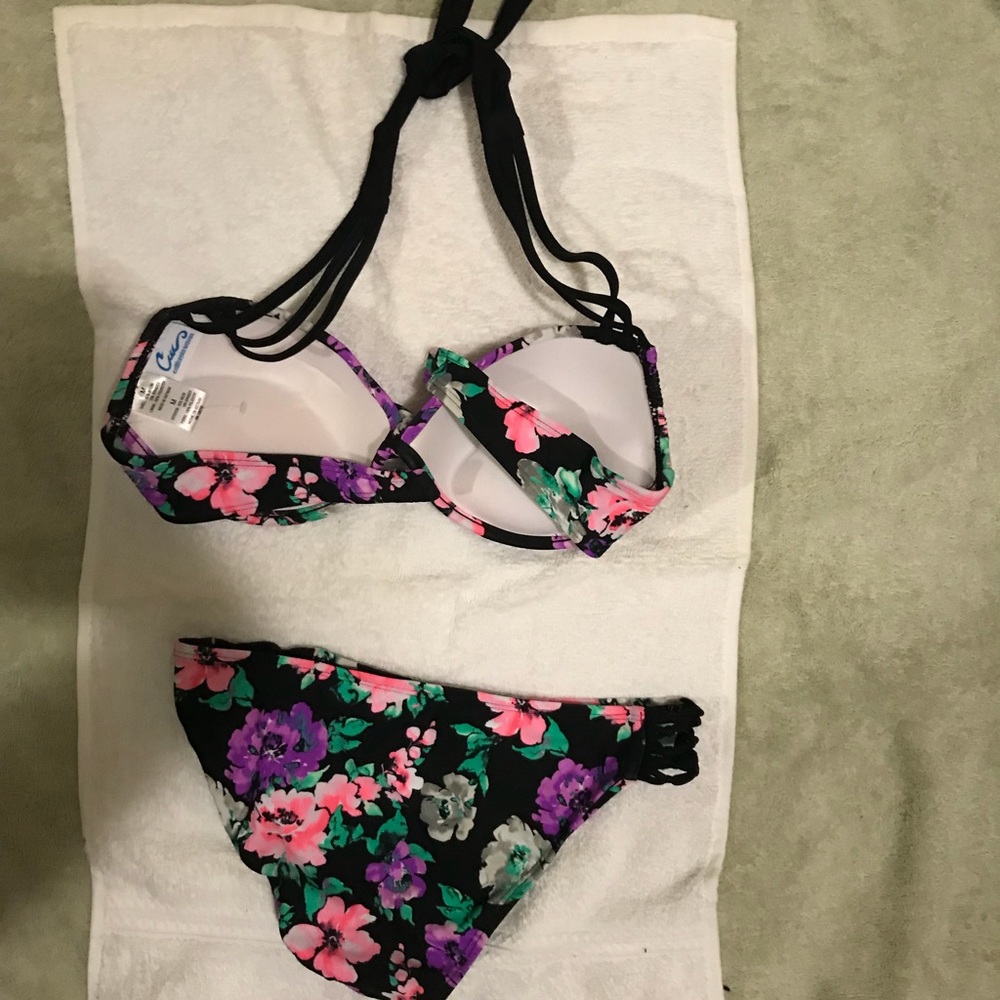 Bikini set - Picture 2 of 2